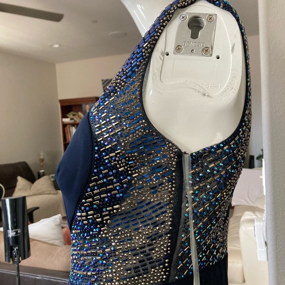 New elegant long dress with built-in bra. - Picture 4 of 9